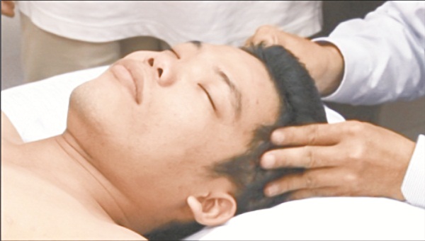 Cách massage bấm huyệt cho người rối loạn tiền đình